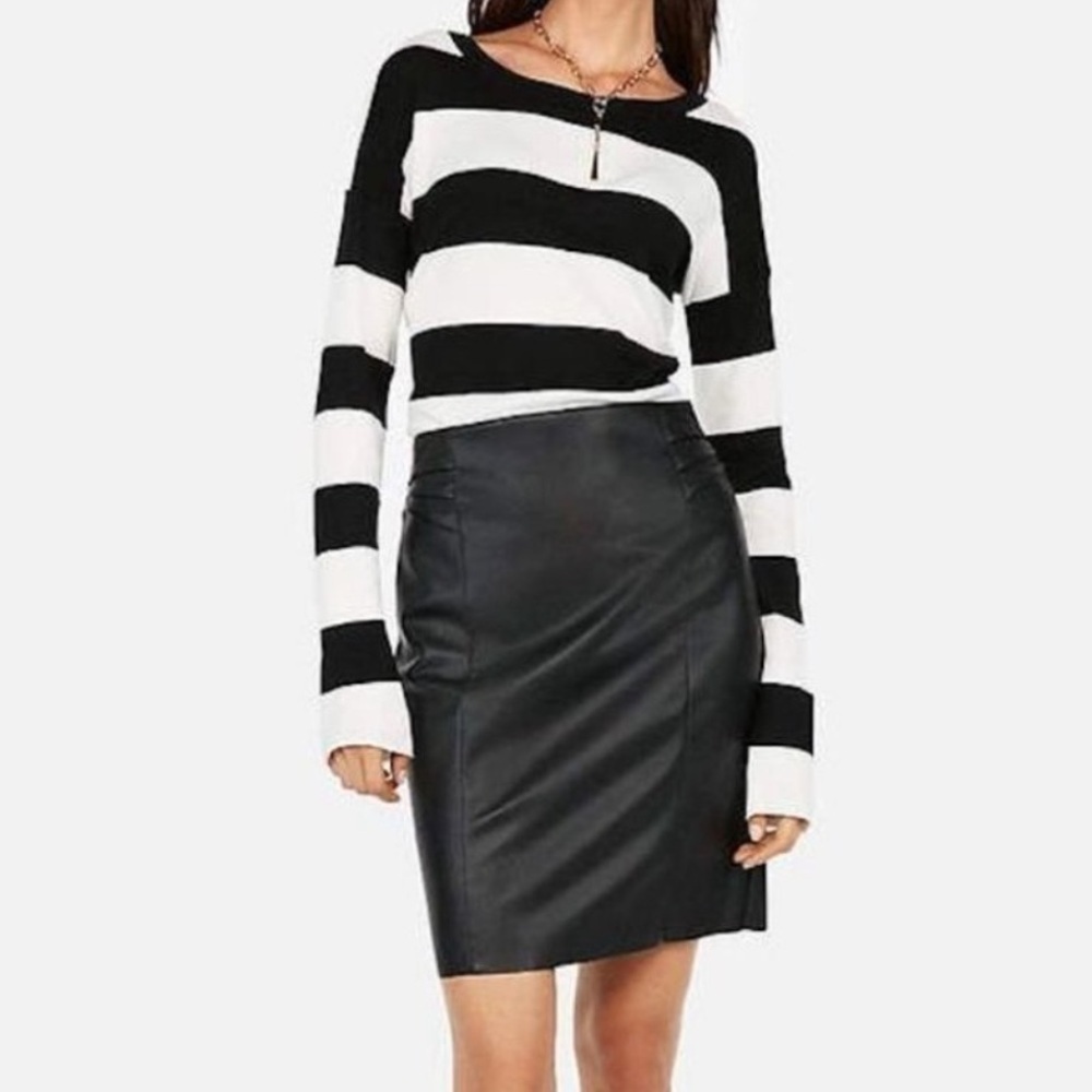 Express Pleated Faux Leather Sz 4 Black Pencil Skirt Party Closet Staple Office